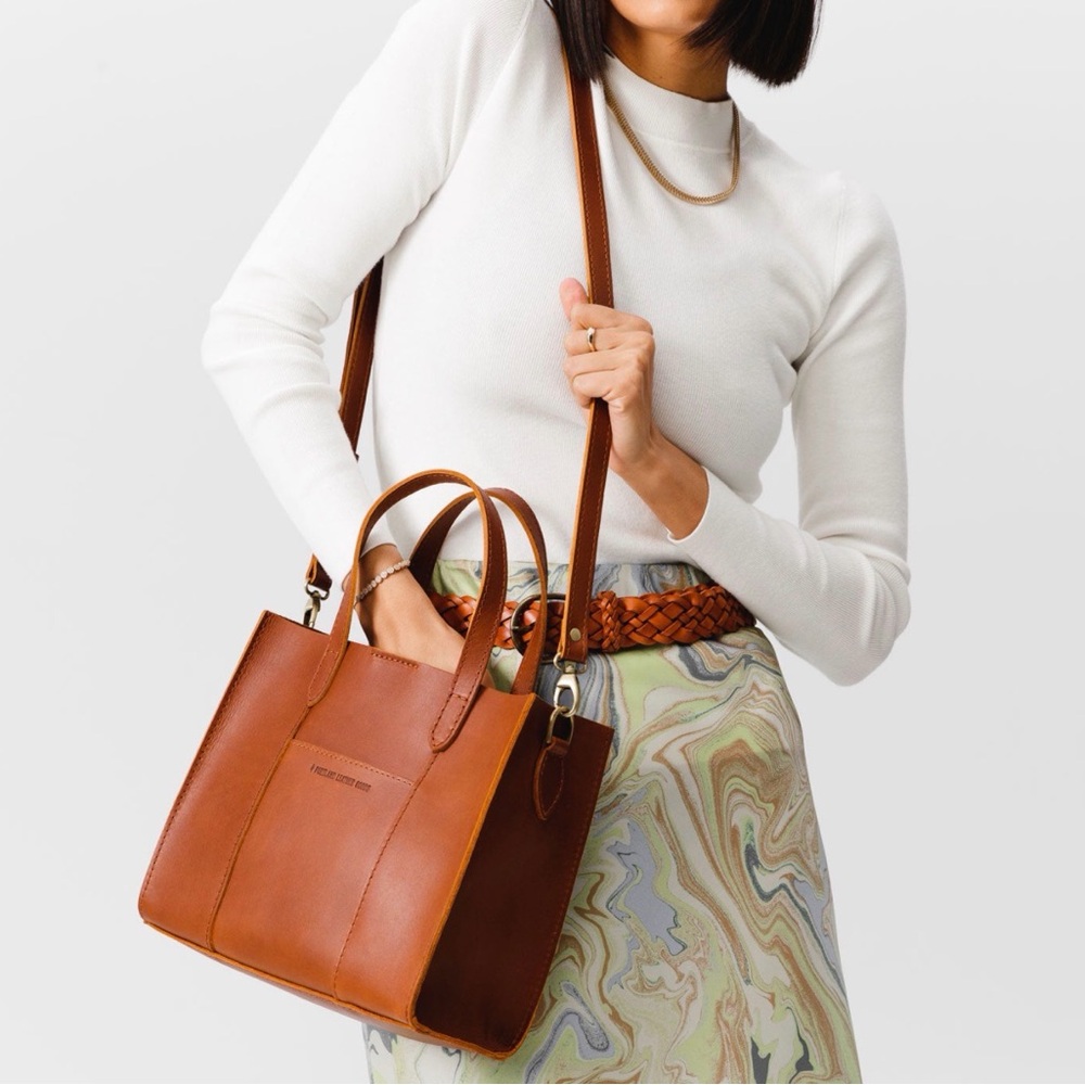 Portland Leather Goods - Honey classic snap Lola